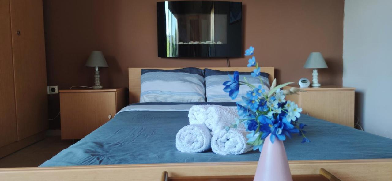 Penthouse Studio Next To The Sea Salamis Bagian luar foto