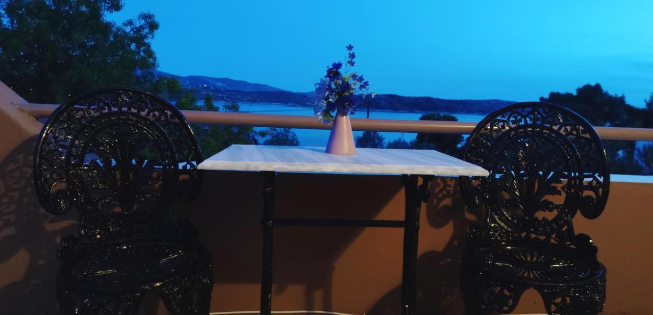 Penthouse Studio Next To The Sea Salamis Bagian luar foto