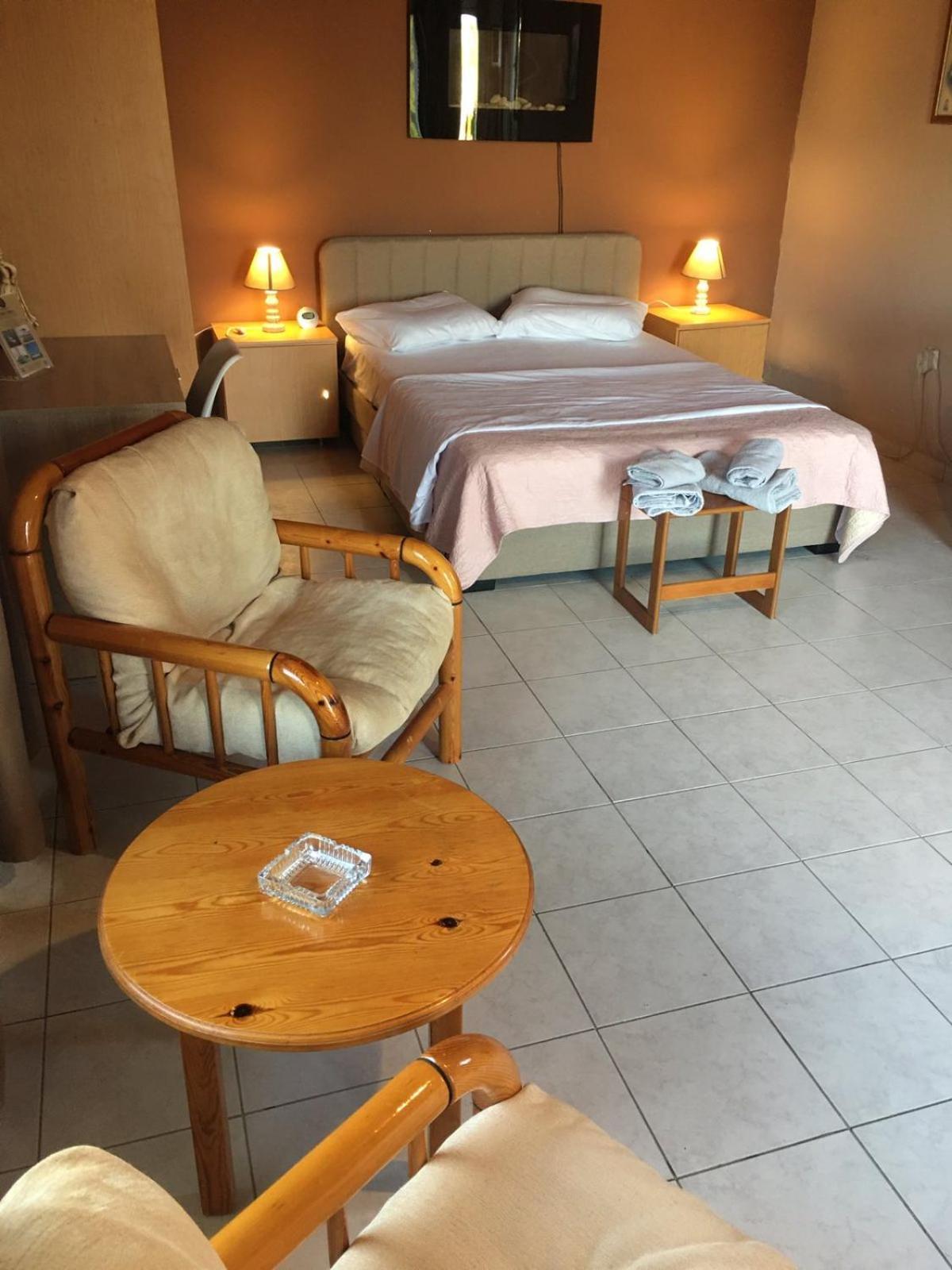 Penthouse Studio Next To The Sea Salamis Bagian luar foto